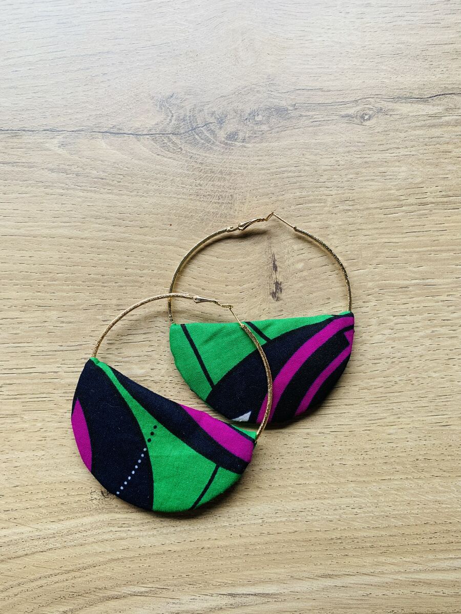 Boucles d'oreilles créoles en tissu wax vert et violet